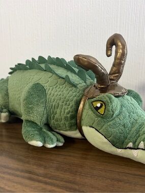 Disney Marvel Loki alligator with closed mouth